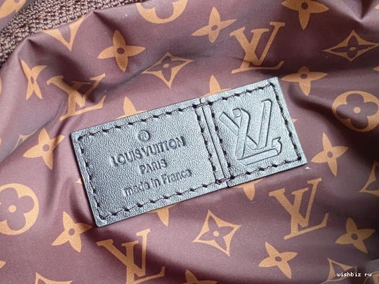 WIS MAXI LOUIS VUITTON BUMBAG 1120